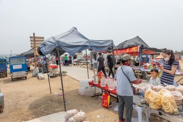 营口硬核集市，地摊经济的典范，逛一次堪比逛大商场